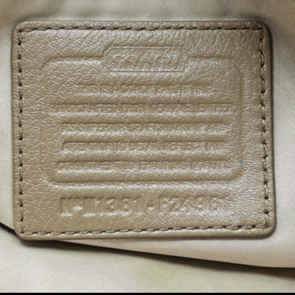 Coach 2006 Soho Tan Pebbled Leather Flap Shoulder Bag ONE DAY SALE!!!! 🎉🛍️👛🌺👑🎈 - Picture 8 of 8